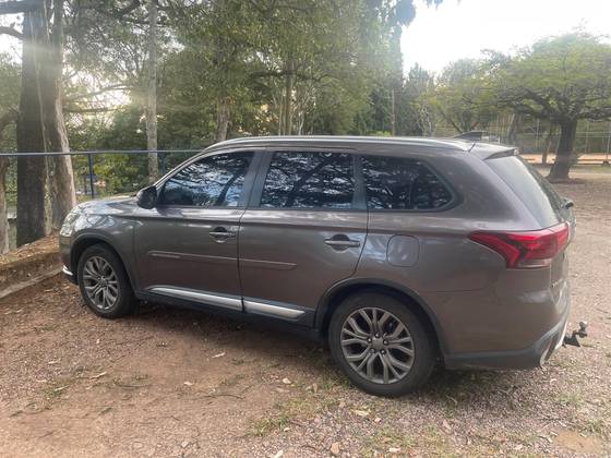 MITSUBISHI OUTLANDER 2.0 COMFORT 16V GASOLINA 4P AUTOMÁTICO MITSUBISHI OUTLANDER 2.0 COMFORT 16V GASOLINA 4P AUTOMÁTICO